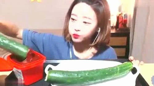 娱乐圈内幕揭秘：吃瓜君汪汪深挖明星背后真相