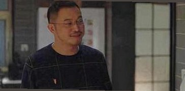 揭秘娱乐圈幕后：化妆师与封面的双重视角解读