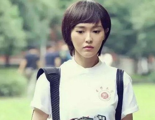 司晓迪自曝“睡遍顶流”引爆内娱，真假争议背后是谁在玩火？